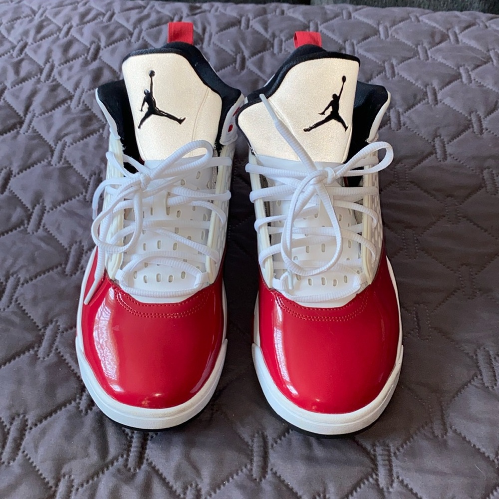 Jordan Maxin 200 White Gym Red Black Size 10.5